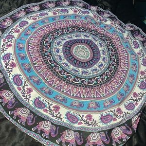 NWOT🛍️ Medium Sized, Circular Bohemian Mandala Elephant Print Tapestry